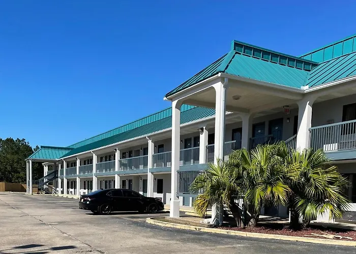 Motel: Baymont By Wyndham Biloxi - Ocean Springs