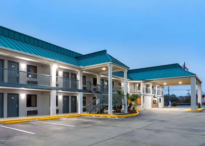 Motel: Baymont By Wyndham Biloxi - Ocean Springs